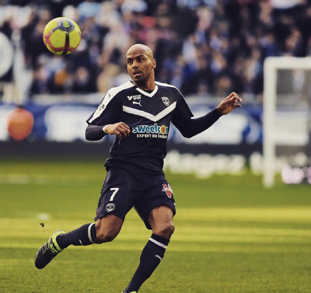 包含里昂主场遭遇惨败，-负于波尔多的词条