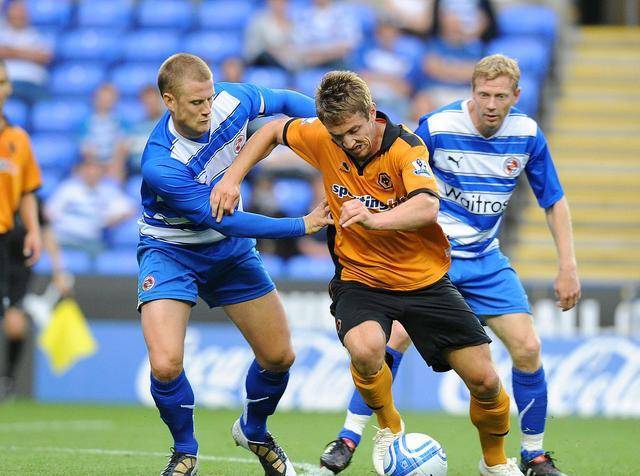 包含雷丁连续取胜，球队势如破竹的词条