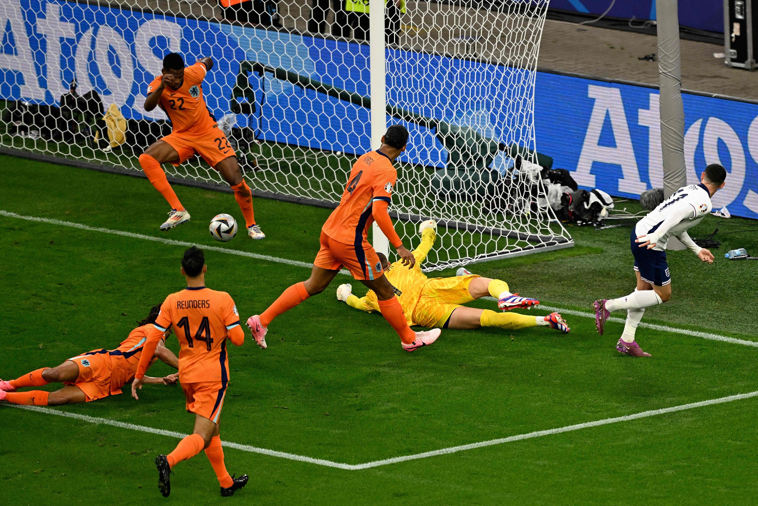 英格兰队势如破竹，直追欧洲杯季军