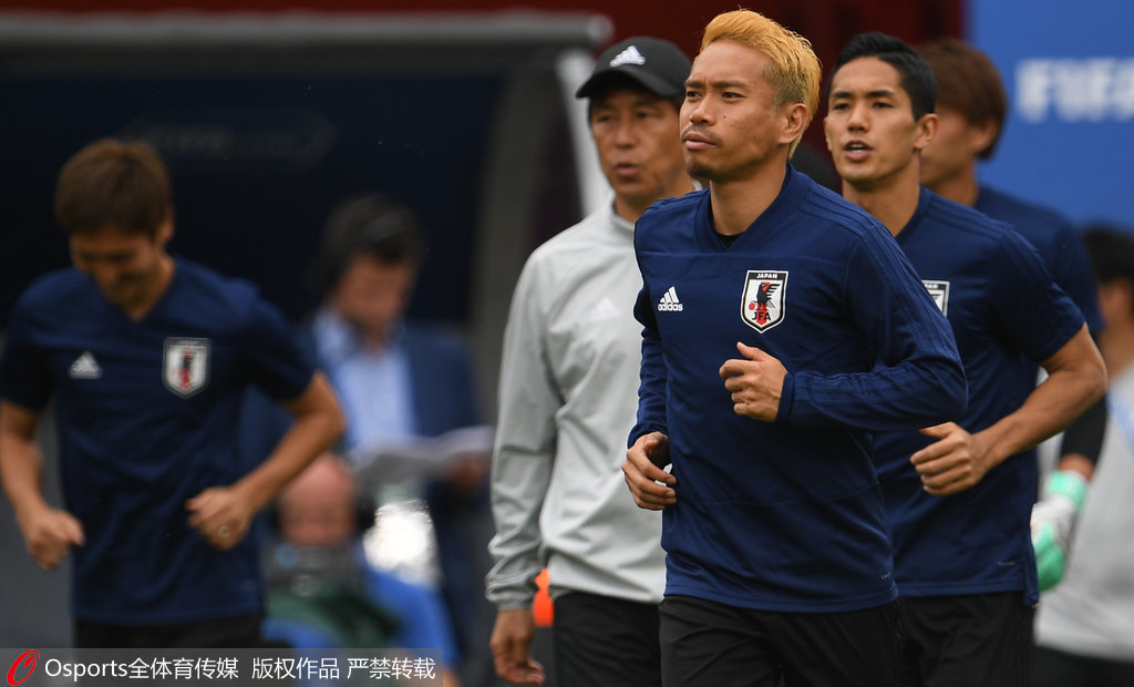 关于蓝军主教练遭遇伤病，球队积极备战的信息