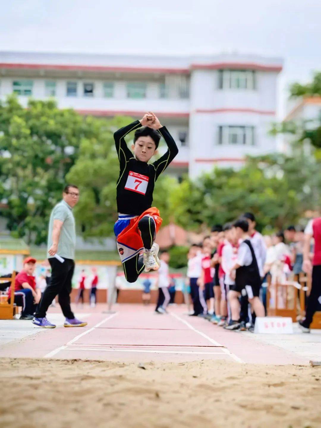 体育场上的激烈拼搏让人热血沸腾