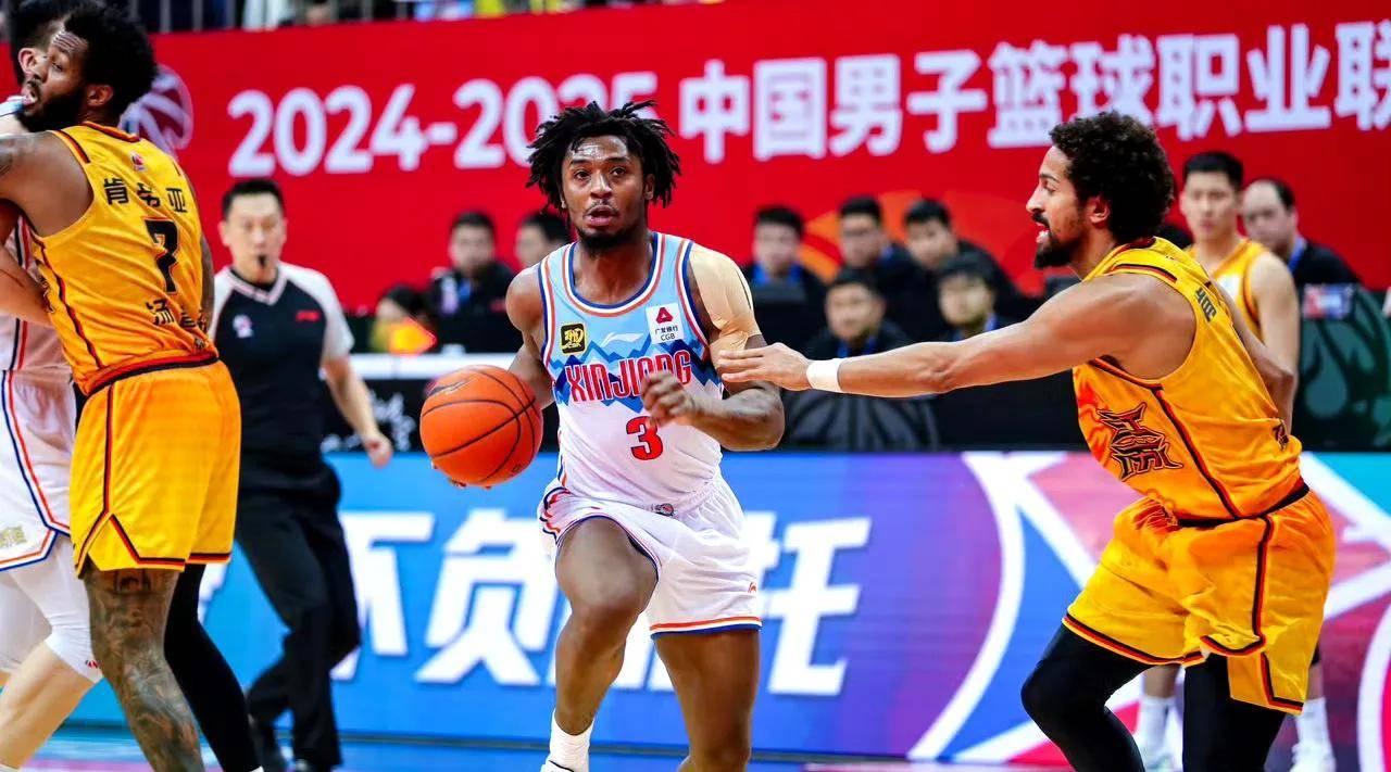 新疆男篮客场战胜湖南队，取得胜利