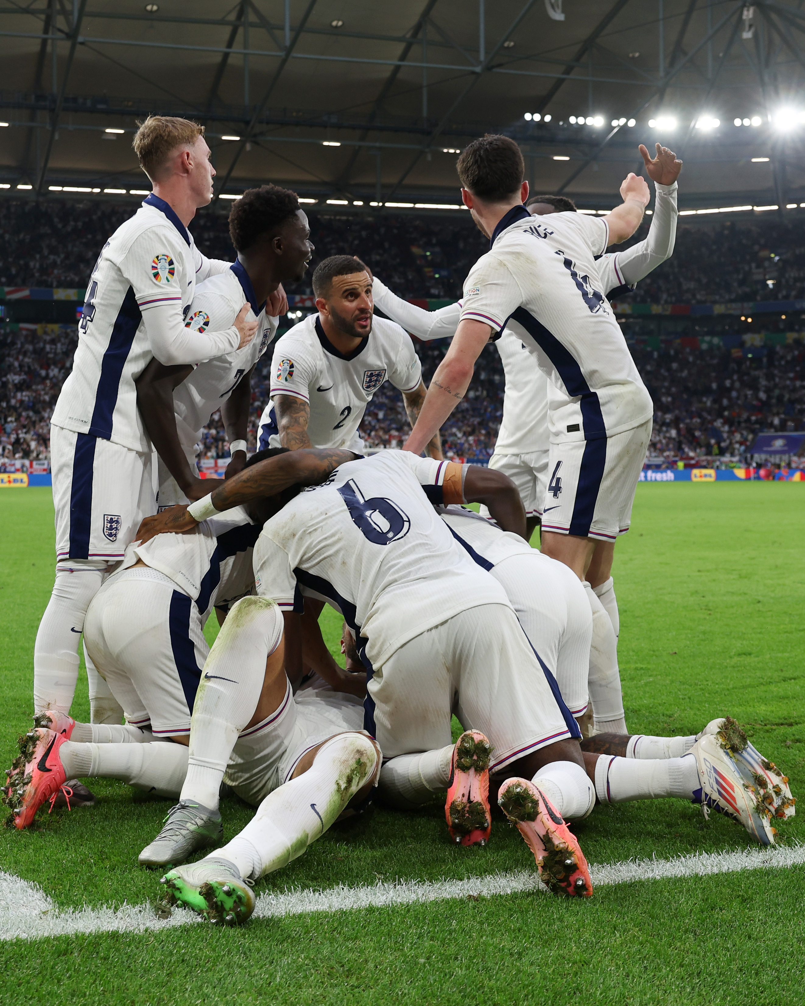 开云体育入口-法国队与英格兰交锋，一场激烈对决！的简单介绍