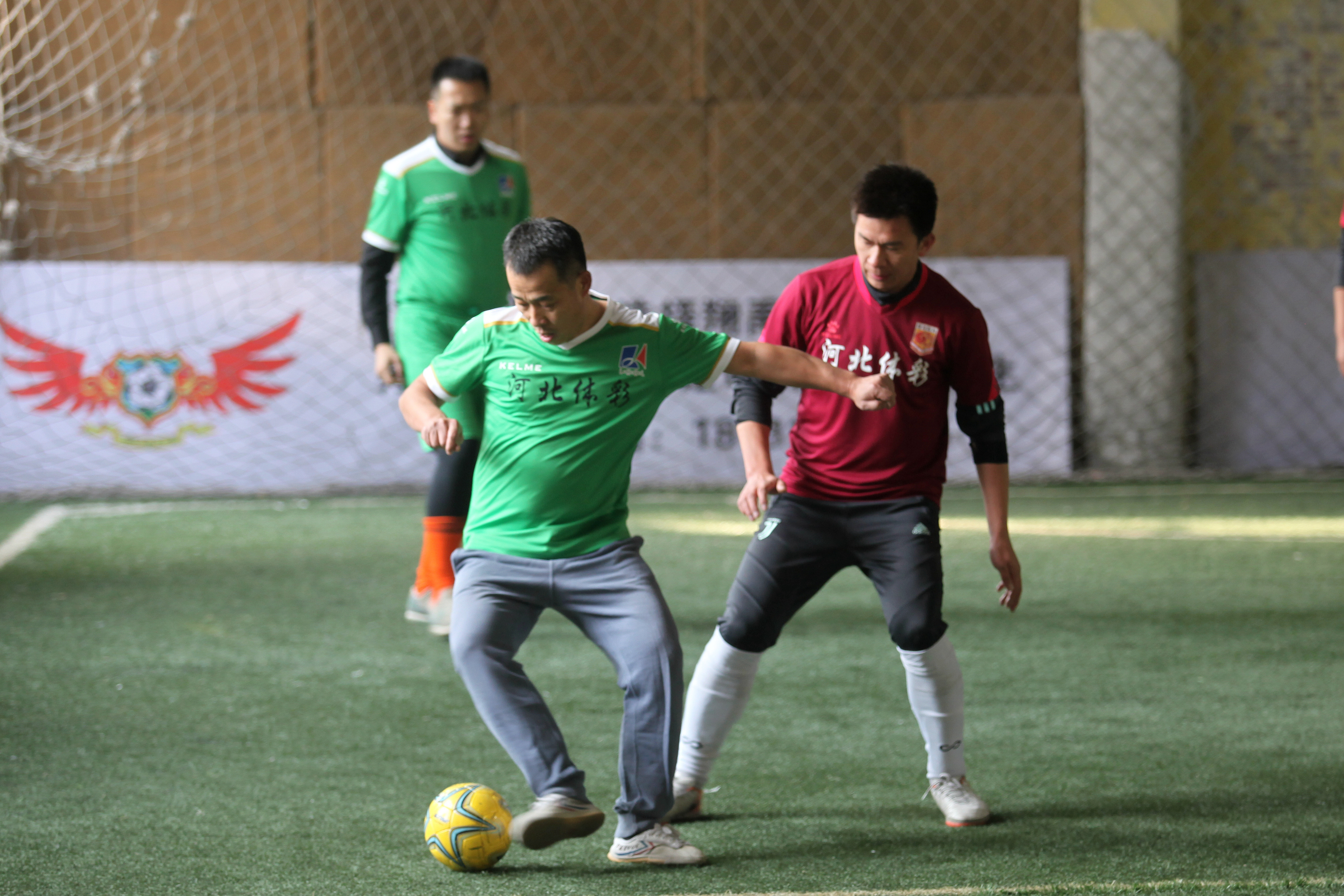 河北华夏幸福迎战顽强对手，主场氛围热烈，球迷为队伍鼓劲的简单介绍