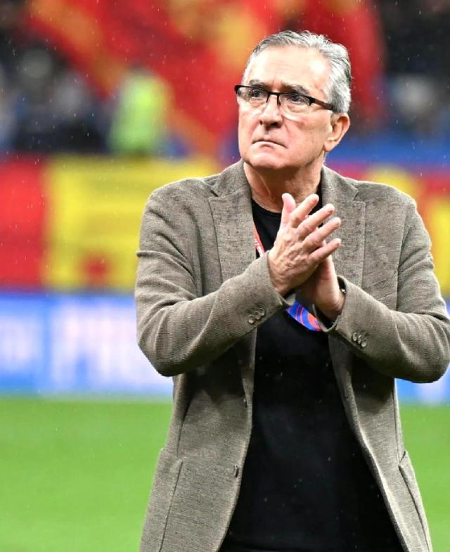 开云体育官网-黄蜂前锋抢断皮球逆风破门，带领球队实现逆袭的简单介绍