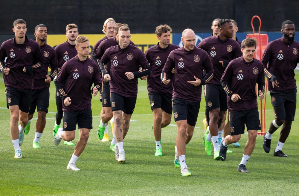 欧国联比赛赛程更改后，球队备战征训