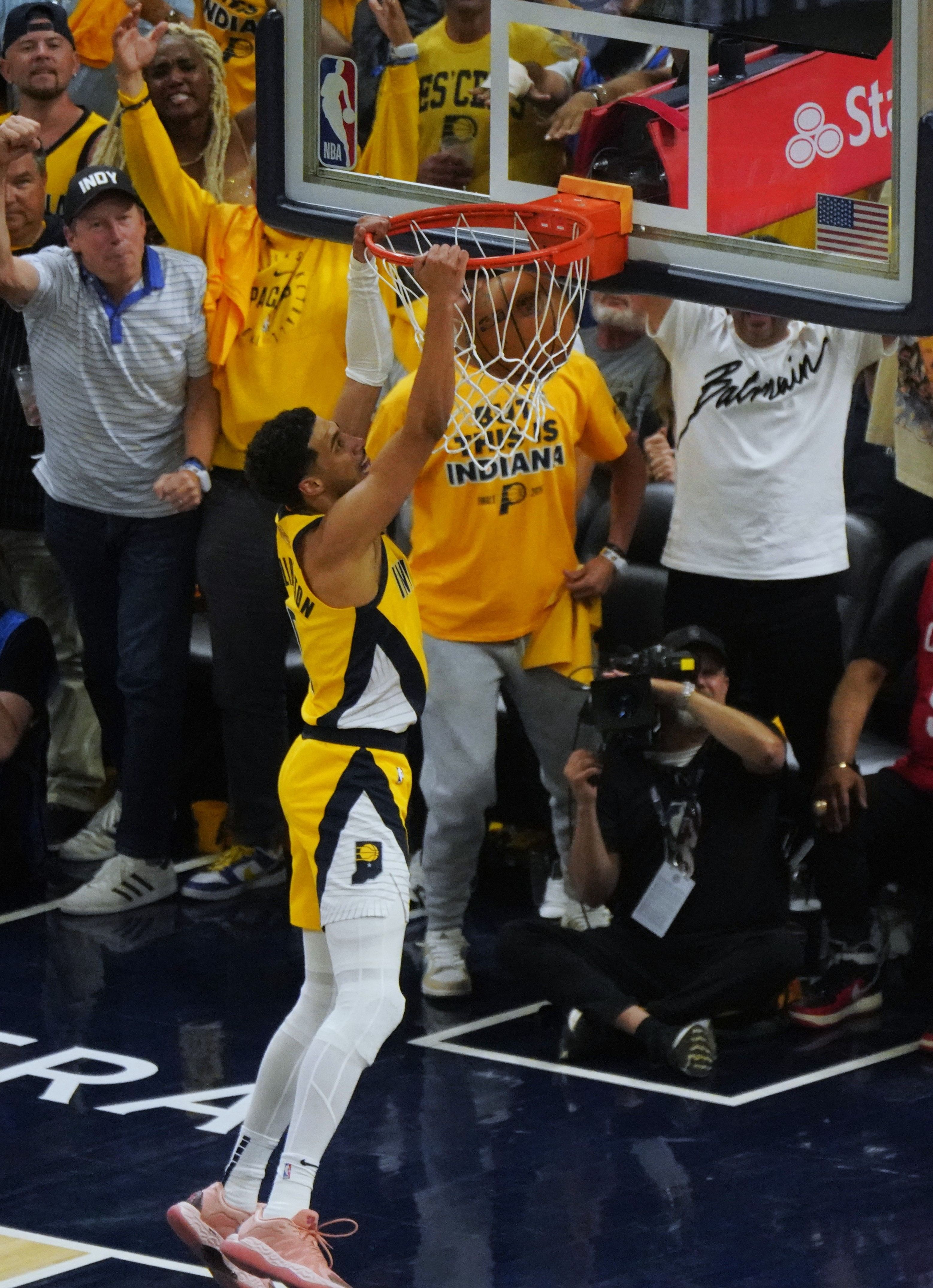 开云平台-包含步行者客场大胜，全队表现出色的词条