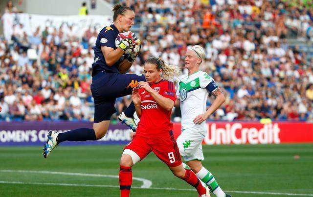 秘鲁女足惊艳登场逆风翻盘