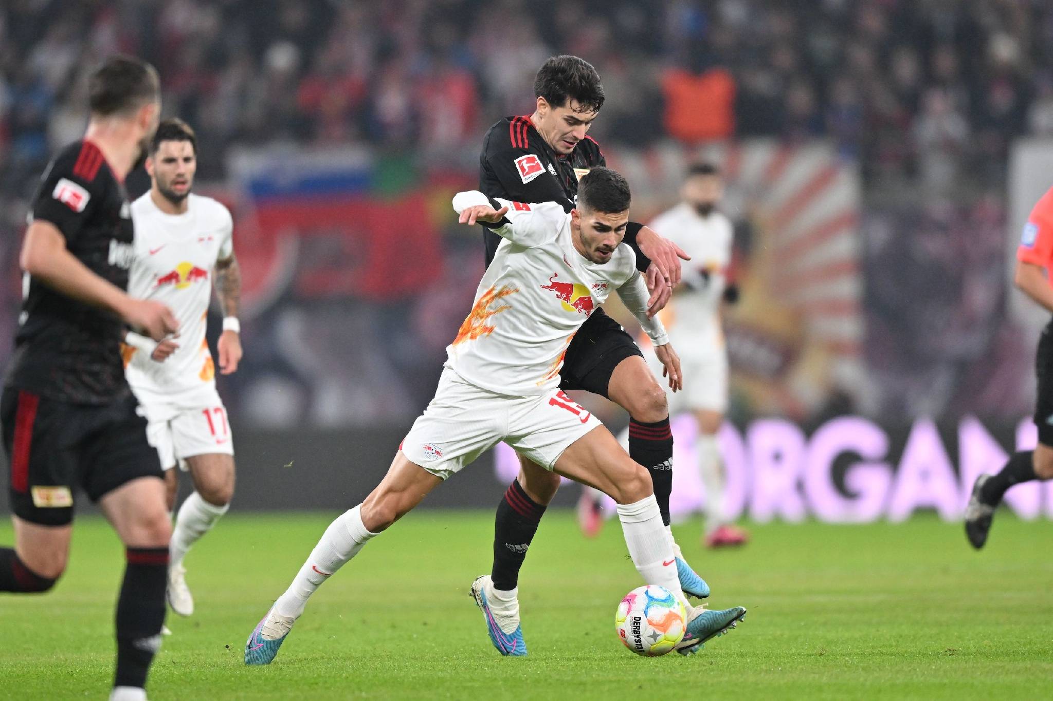 开云平台-莱比锡红牛取得胜利，稳步向德甲争冠前进的简单介绍