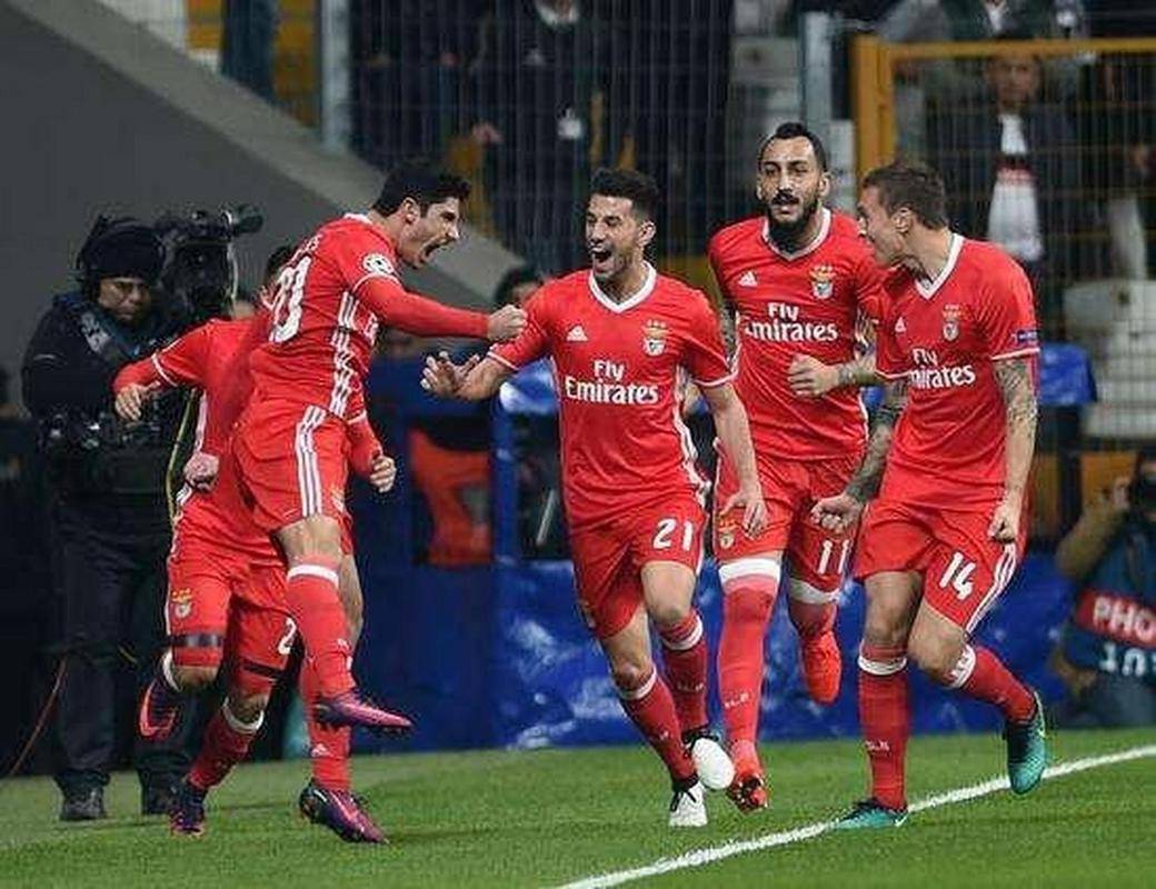 阿贾克斯击败阿森纳，晋级半决赛