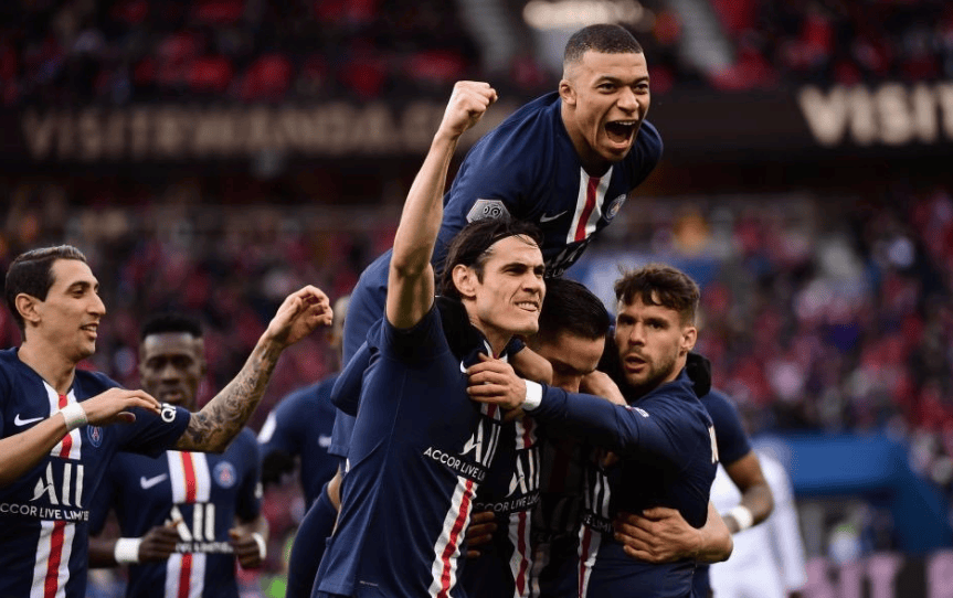 法甲联赛：球队准备展开连战