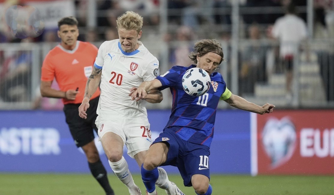 克罗地亚队在欧预赛小组赛中击败意大利晋级