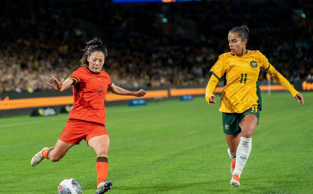 开云体育在线-赛场背后故事：女足比赛的女英雄们的简单介绍