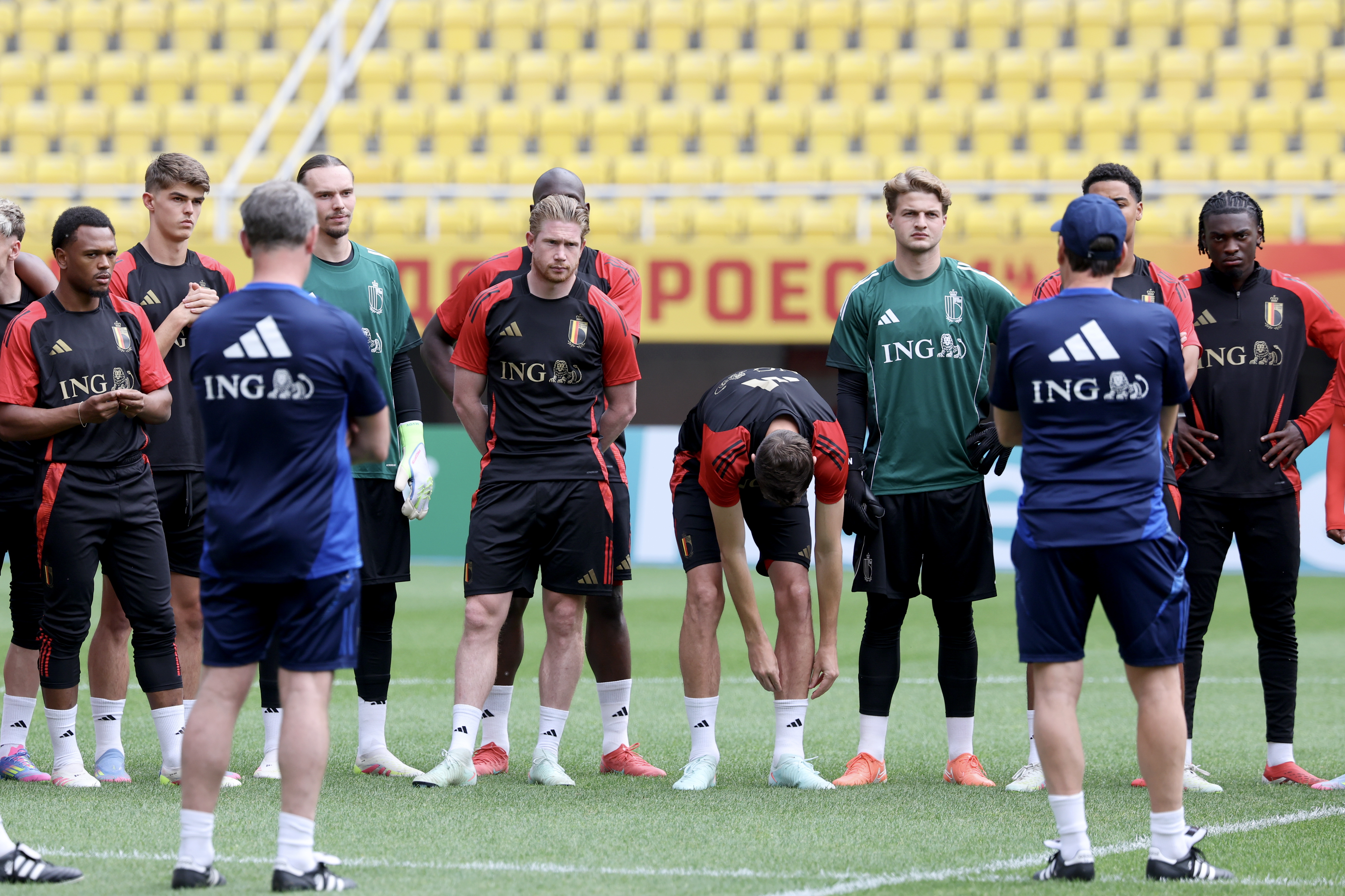 开云体育app-足球场上焦点对决紧张激烈的简单介绍