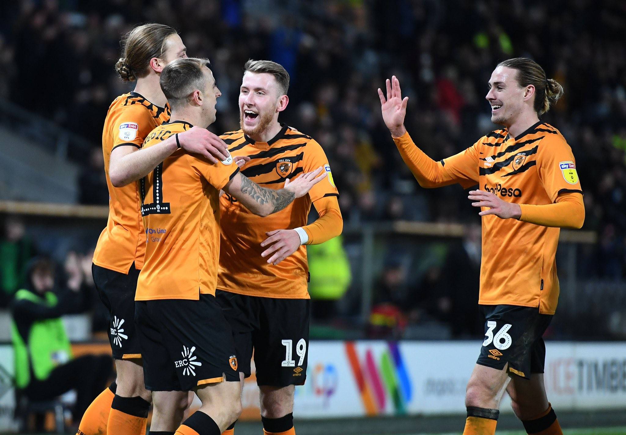 包含南安普顿惨败沃特福德，保级前景堪忧的词条