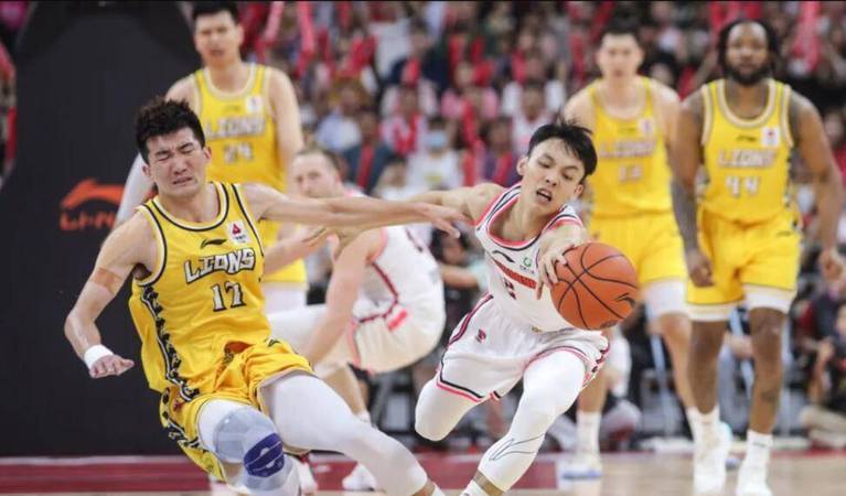 广东队在赛场上占据优势