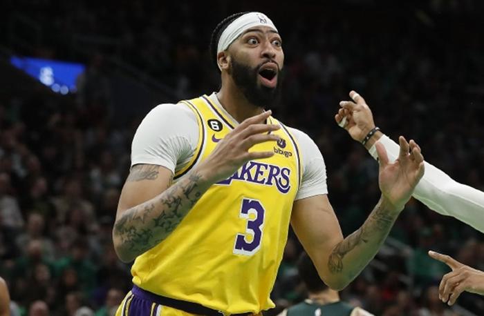 开云体育平台APP-上海举行羽毛球比赛，湖人表现悬殊