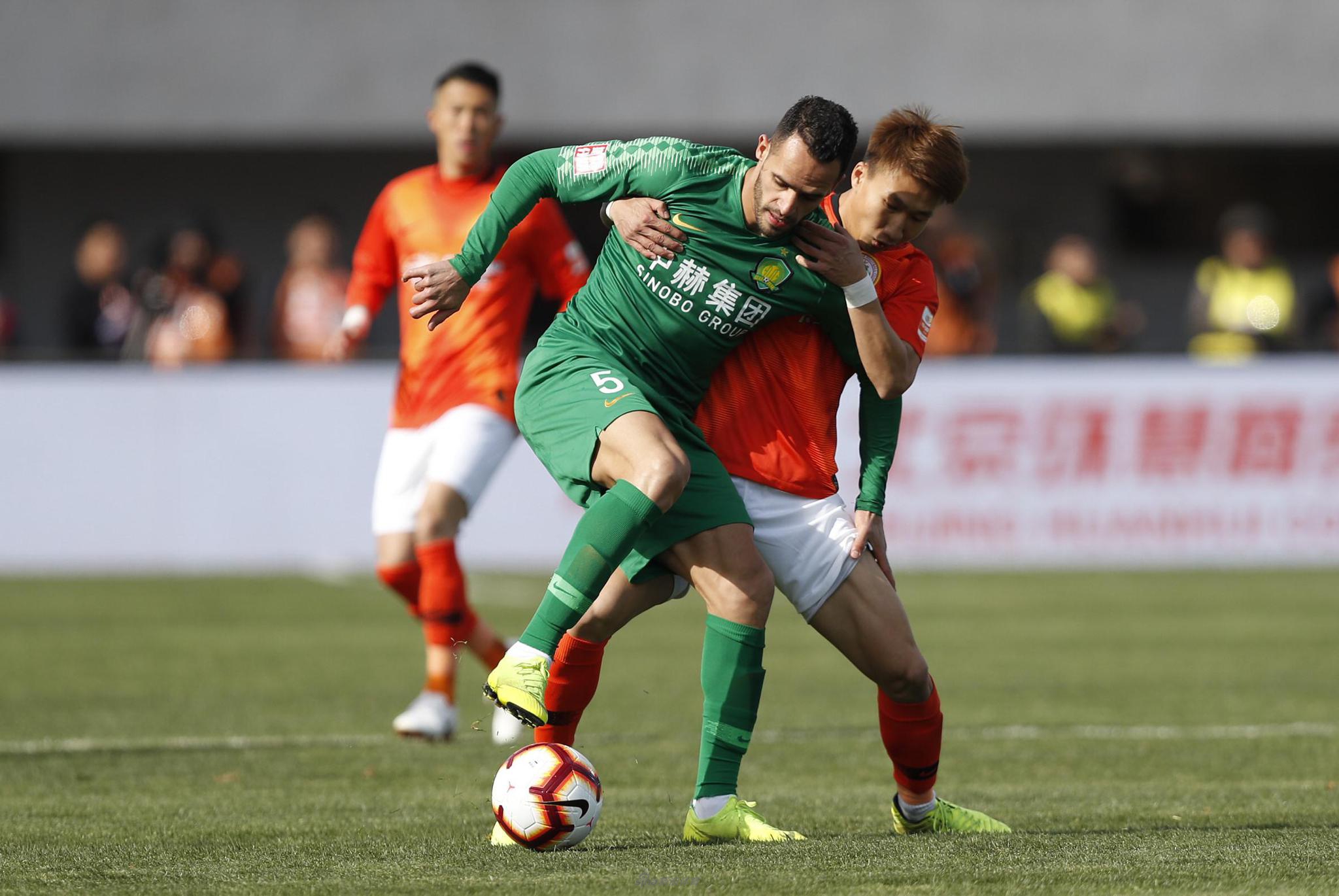 包含一方苦战取得胜利，冲击中超前八的词条