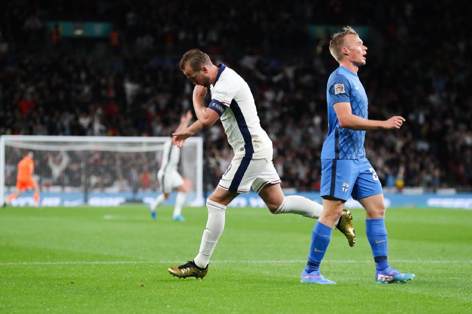 英格兰狂胜，凯恩梅开二度助攻