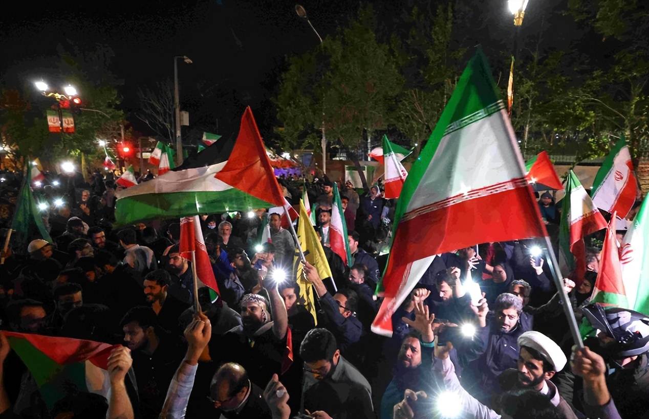 开云下载-球员们狂欢庆祝胜利引发争议