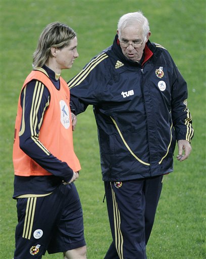 包含西班牙国家队备战友谊赛，锻炼实战能力的词条