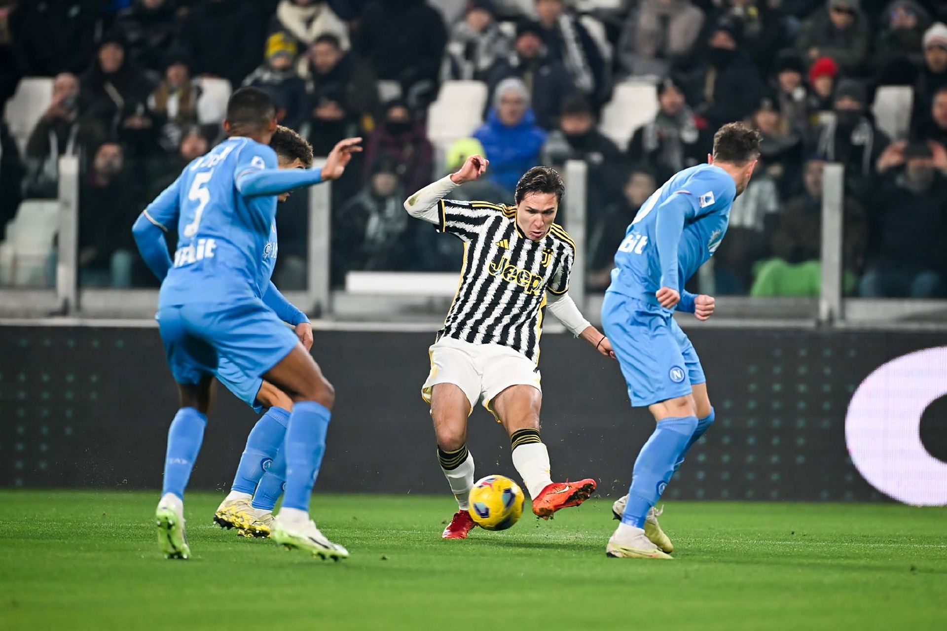 开云平台-尤文图斯主场惨败，卫冕冠军跌至第五