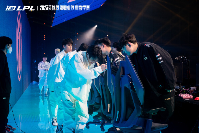 LGD翻盘EDG，Scout成为全场焦点半决赛3:0（首尔）