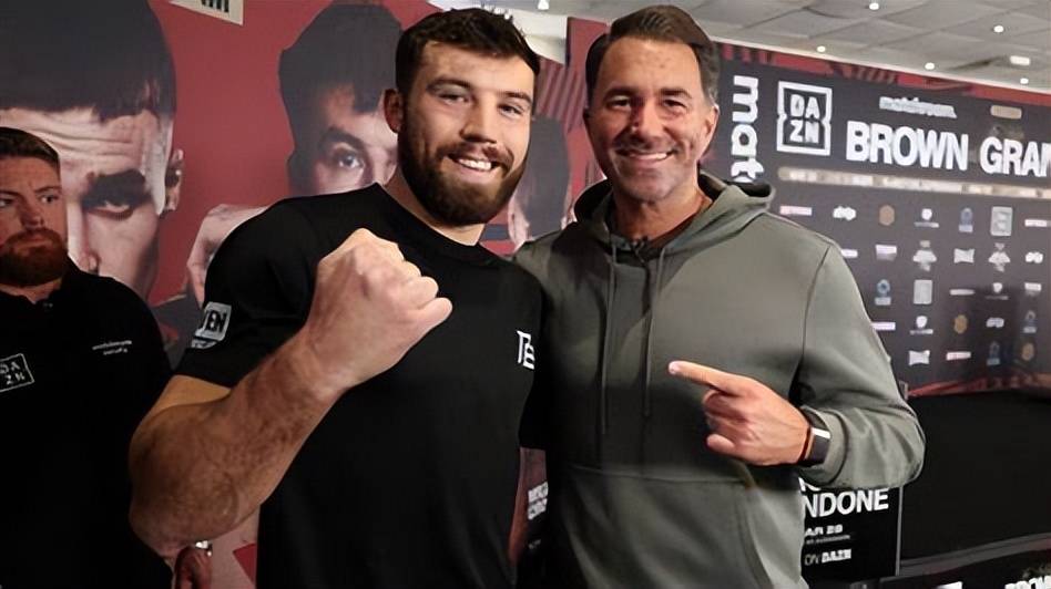 开云体育在线-英国拳击队表现出色，夺得比赛胜利