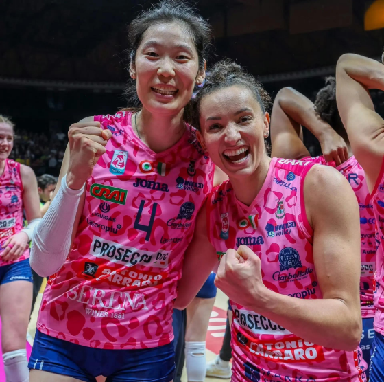 女球员团结合作，取得胜利斩获好成绩