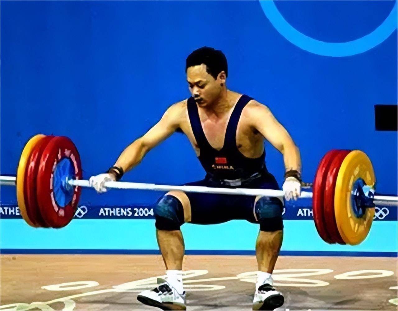 开云体育入口-举重选手在竞争中呈现出强劲实力