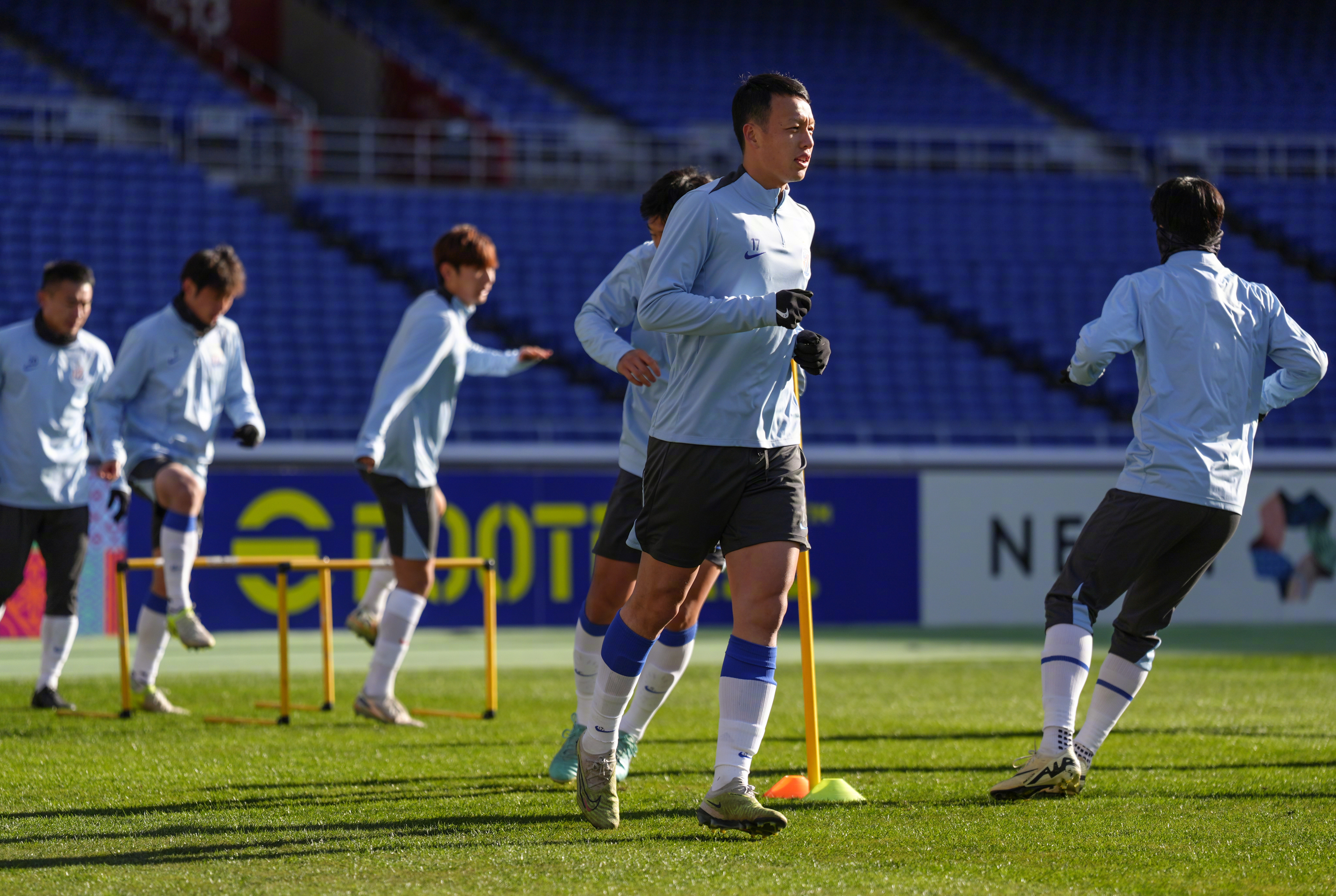 横滨水手惊险晋级，下一轮比赛备受关注