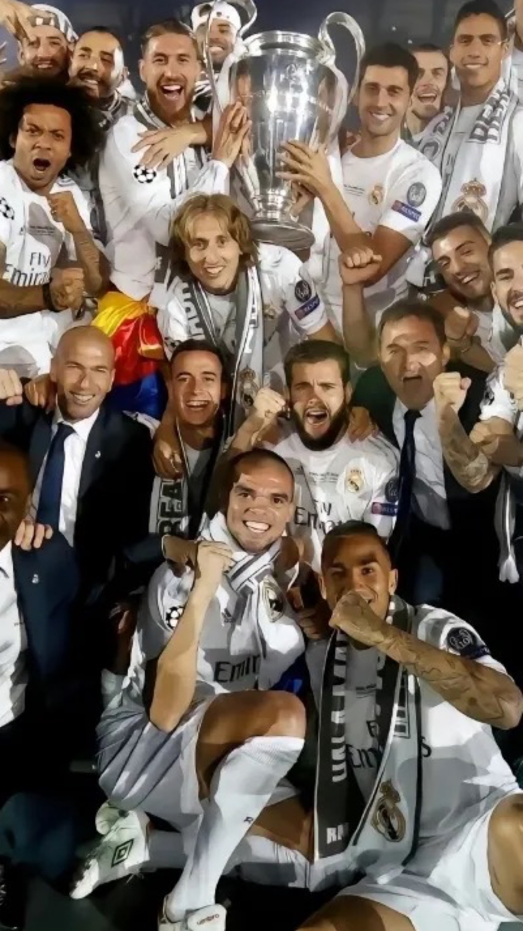 富勒姆客场不敌伯恩利，降级危机加重