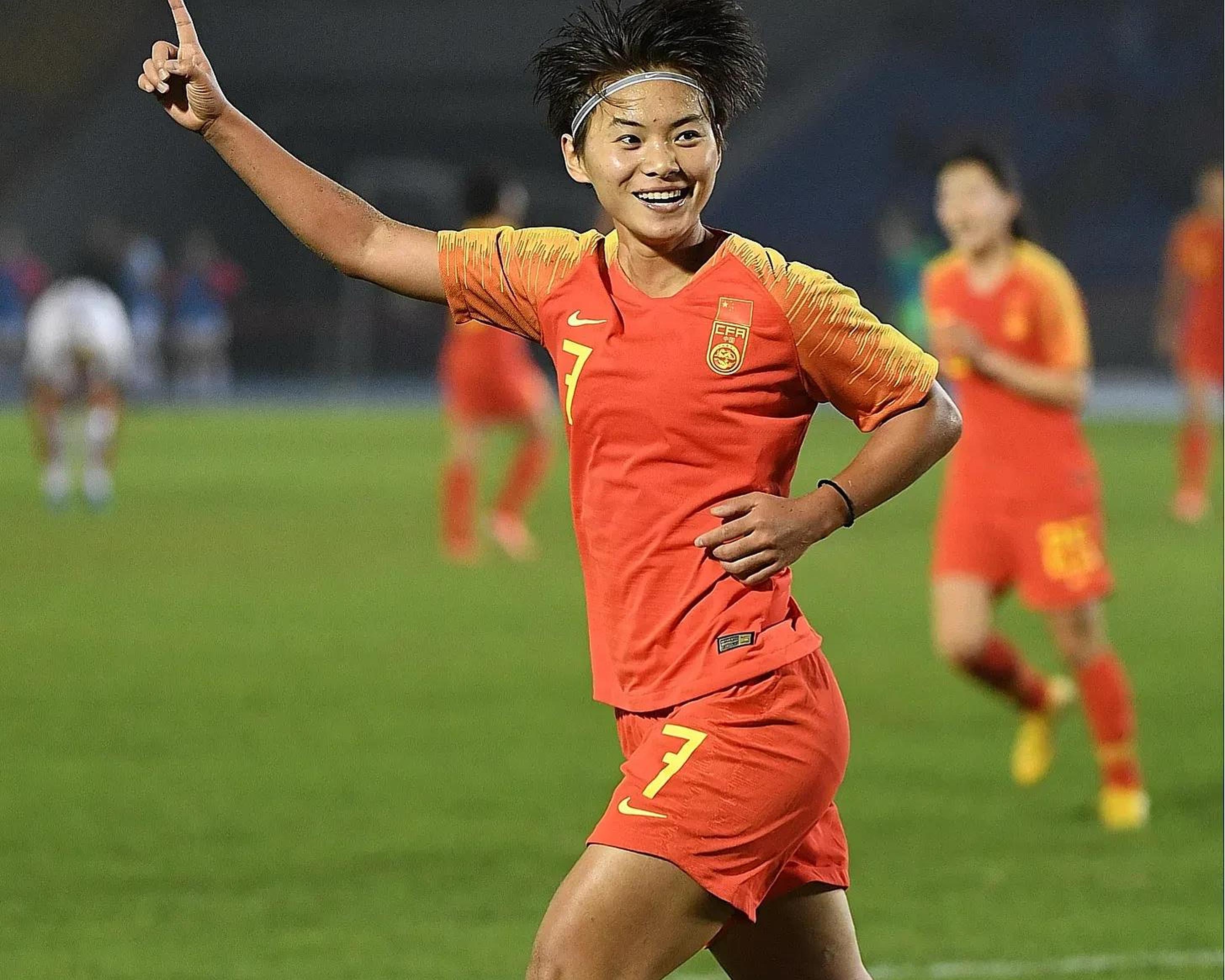 关于中国女足球员拼搏备战，务求非凡表龙的信息