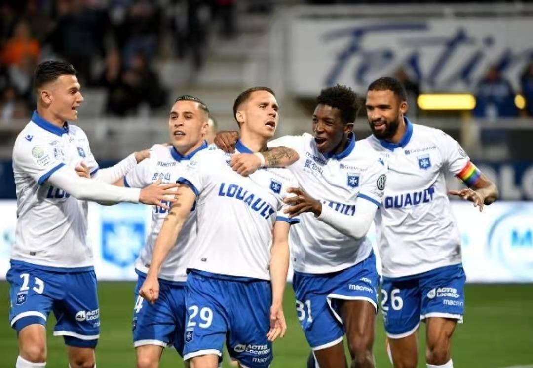 瓦朗谢纳俱乐部阵容变动公告的简单介绍